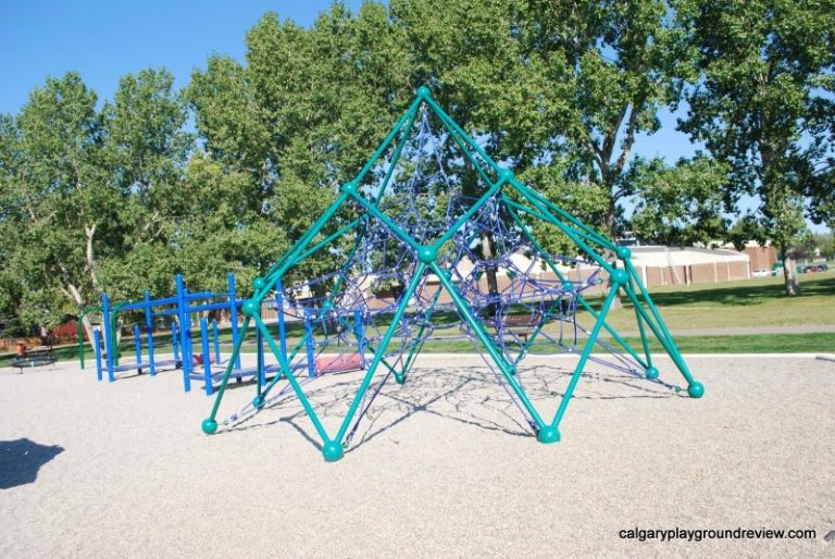 Utah Park Playground - University Heights - calgaryplaygroundreview.com