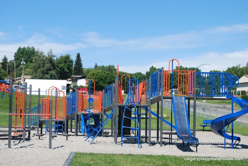 North Haven School Playground - calgaryplaygroundreview.com