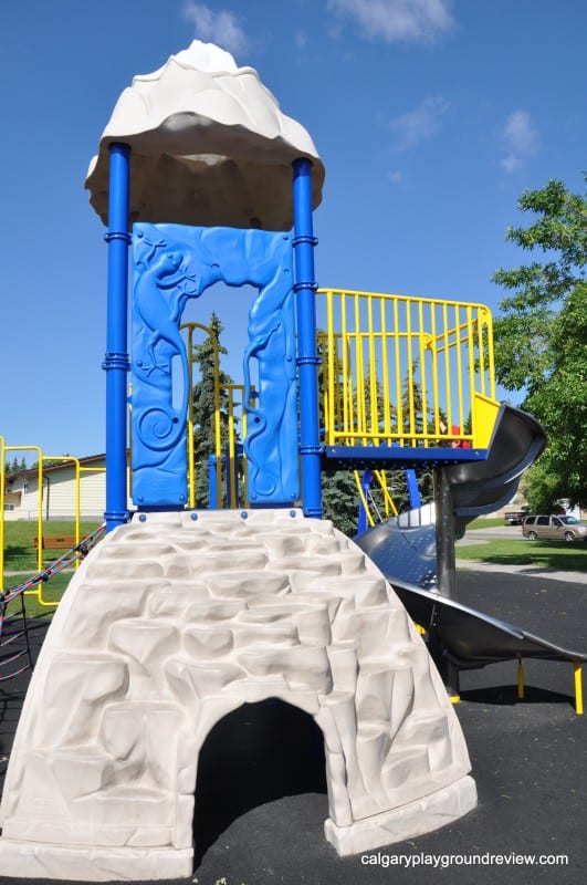 Rainbow Park Playground - calgaryplaygroundreview.com