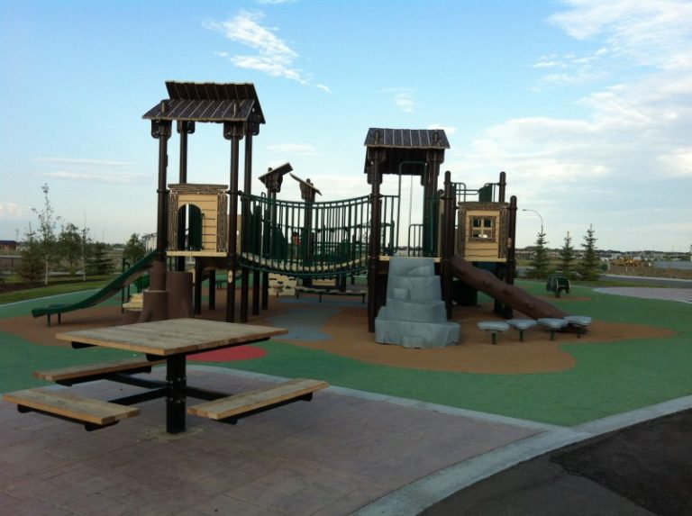 New Brighton Treehouse Park - calgaryplaygroundreview.com