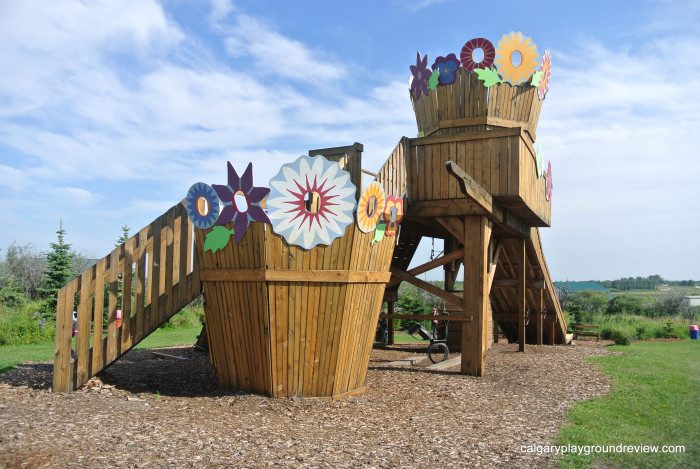 Wooden climber with flowers