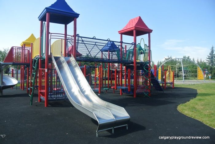 Applestone Park Playground - Applewood - calgaryplaygroundreview.com