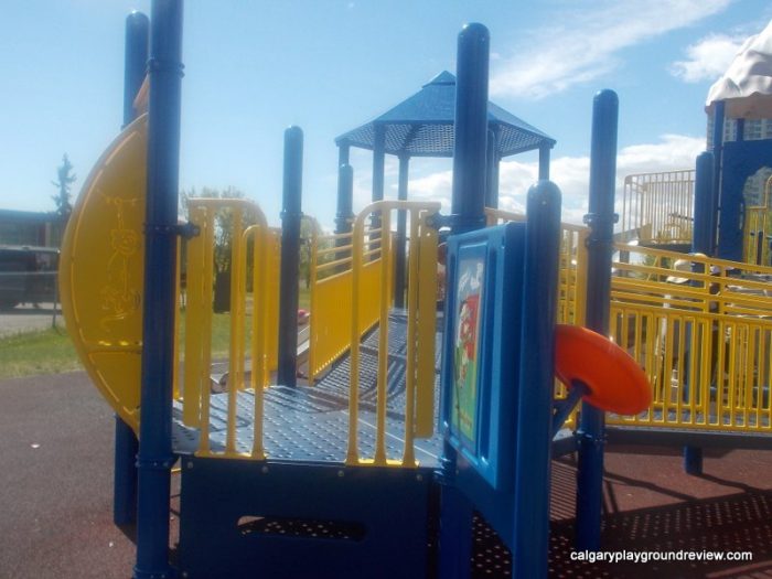 Poplar Rd Playground - calgaryplaygroundreview.com