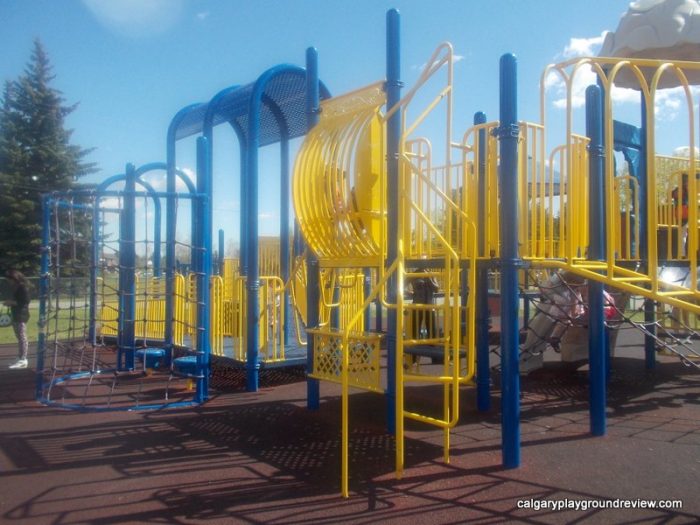 Poplar Rd Playground - calgaryplaygroundreview.com