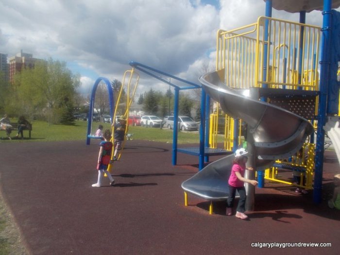 Poplar Rd Playground - calgaryplaygroundreview.com