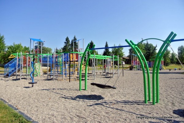 Yellow Slide Playground - Deer Run/Deer Ridge - calgaryplaygroundreview.com