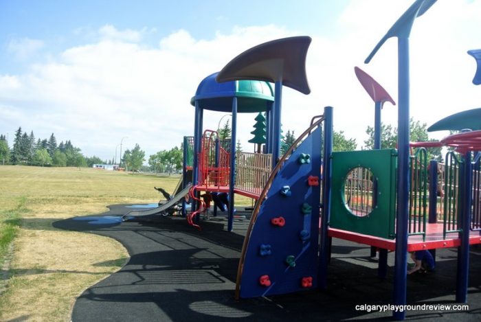 Forest Lawn Ramp Playground - calgaryplaygroundreview.com