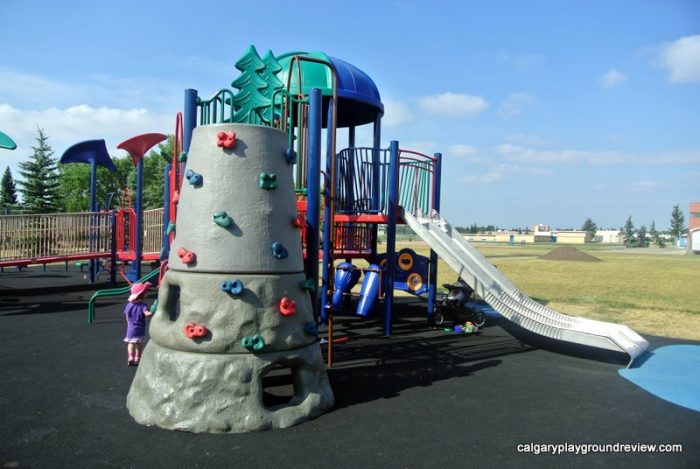 Forest Lawn Ramp Playground - calgaryplaygroundreview.com