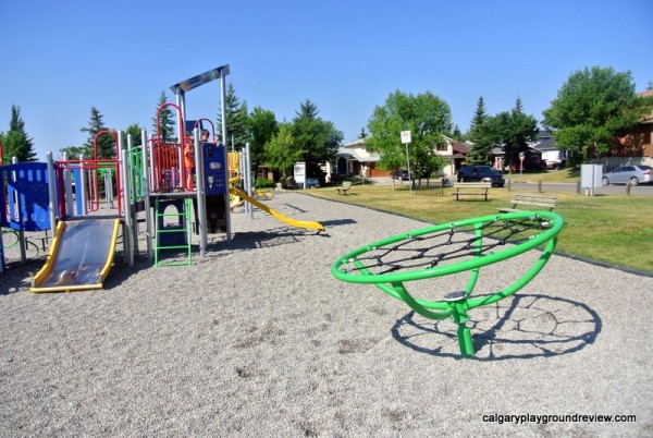 Yellow Slide Playground - Deer Run/Deer Ridge - calgaryplaygroundreview.com