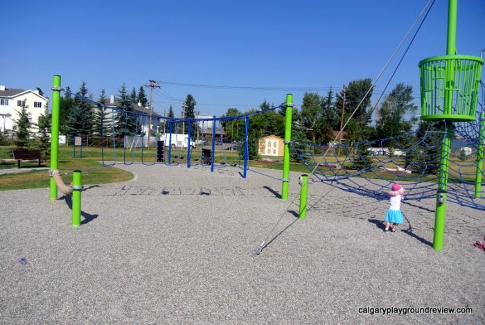 Col Walker School Playground - calgaryplaygroundreview.com