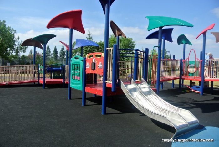 Forest Lawn Ramp Playground - calgaryplaygroundreview.com