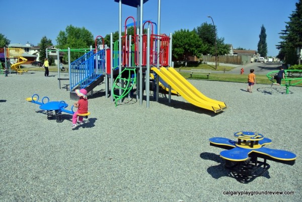 Yellow Slide Playground - Deer Run/Deer Ridge - calgaryplaygroundreview.com