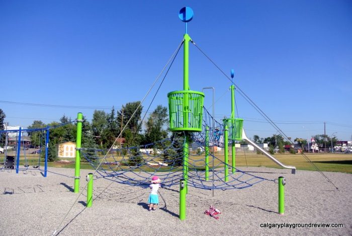 Col Walker School Playground - calgaryplaygroundreview.com