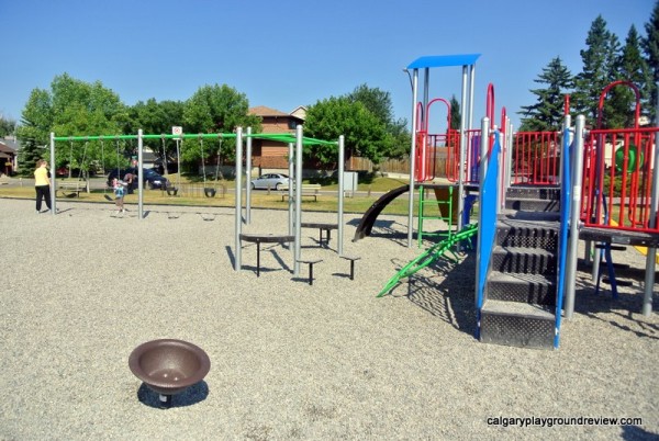 Yellow Slide Playground - Deer Run/Deer Ridge - calgaryplaygroundreview.com