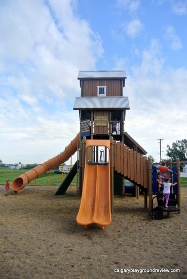 Irricana Grain Elevator Playground - calgaryplaygroundreview.com