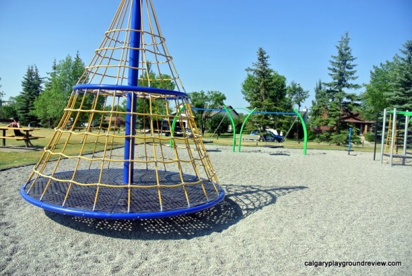 Yellow Slide Playground - Deer Run/Deer Ridge - calgaryplaygroundreview.com