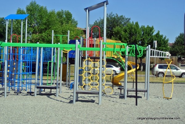 Yellow Slide Playground - Deer Run/Deer Ridge - calgaryplaygroundreview.com