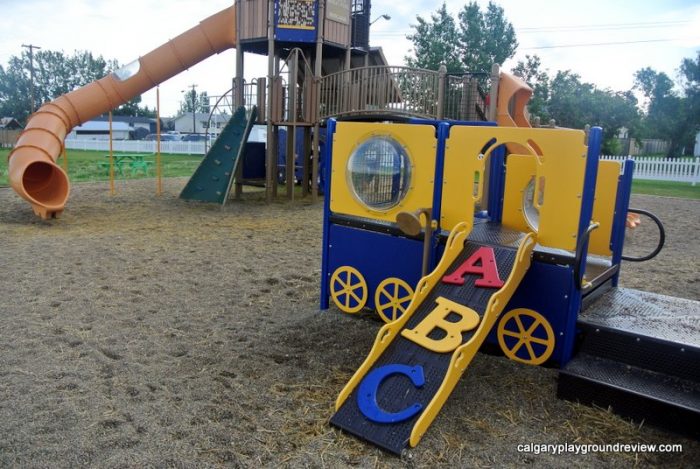 Irricana Grain Elevator Playground - calgaryplaygroundreview.com