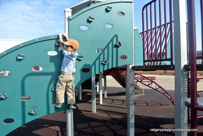 St. Jerome School Playground - calgaryplaygroundreview.com