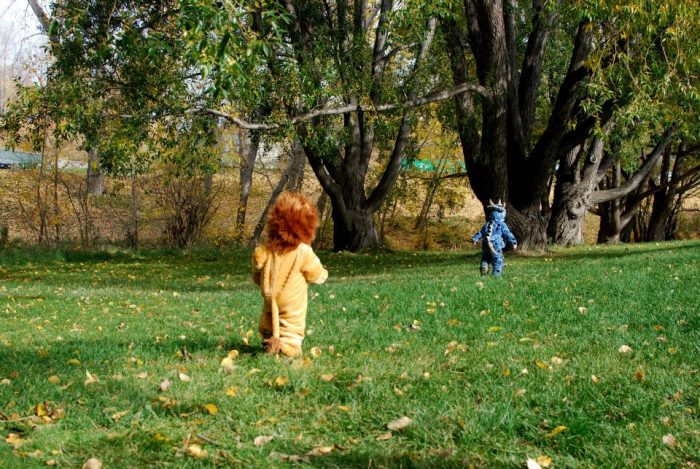 Halloween at the Park - kids in costumes