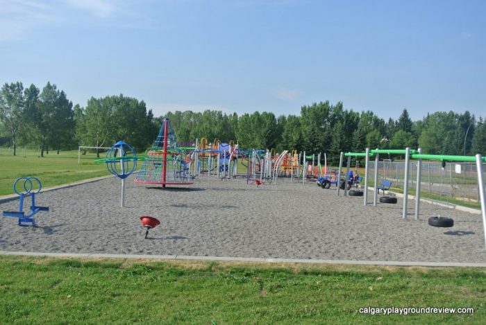 Colingwood School Playground - calgaryplaygroundreview.com