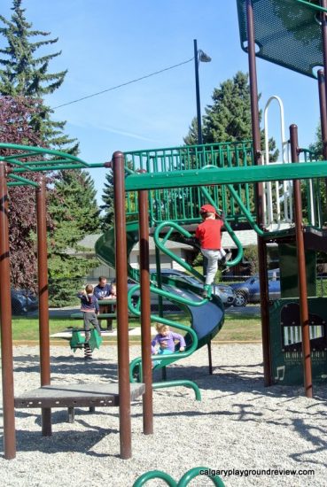  Kingsland 70th Avenue Playground - calgaryplaygroundreview.com