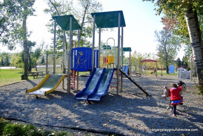 Westmount Playground - calgaryplaygroundreview.com