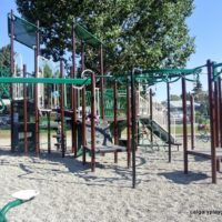 Kingsland 70th Avenue Playground - calgaryplaygroundreview.com