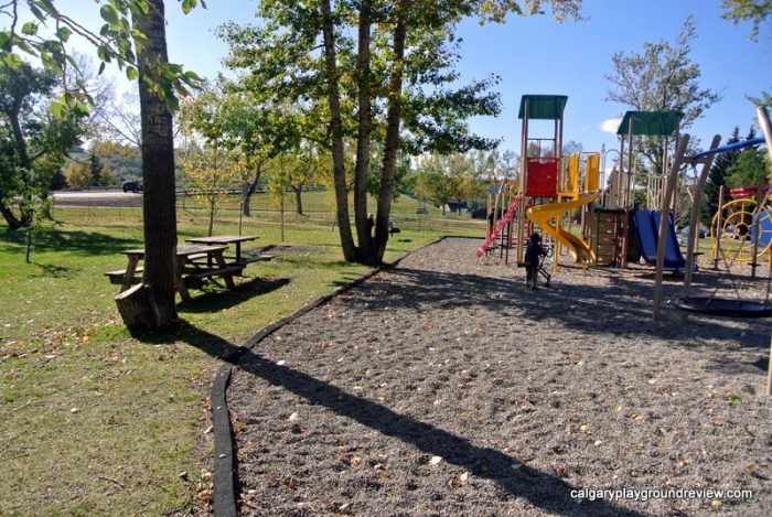 Westmount Playground - calgaryplaygroundreview.com