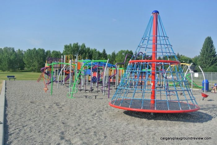 Colingwood School Playground - calgaryplaygroundreview.com