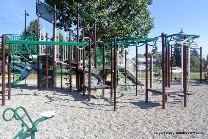  Kingsland 70th Avenue Playground - calgaryplaygroundreview.com