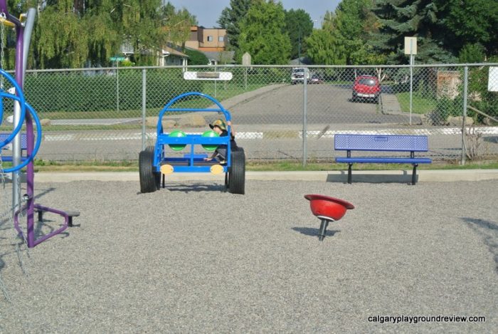 Colingwood School Playground - calgaryplaygroundreview.com