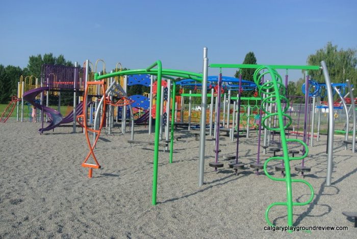 Colingwood School Playground - calgaryplaygroundreview.com