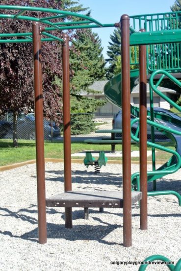  Kingsland 70th Avenue Playground - calgaryplaygroundreview.com