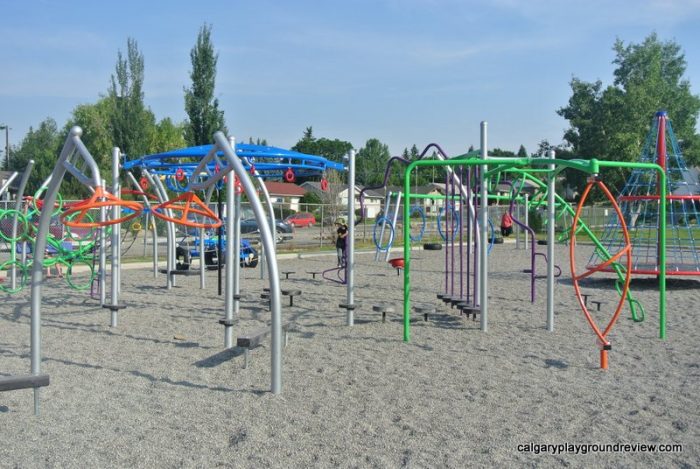 Colingwood School Playground - calgaryplaygroundreview.com