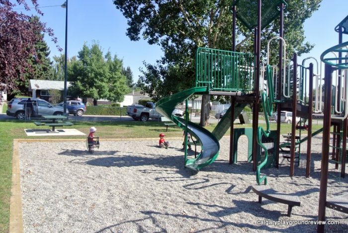  Kingsland 70th Avenue Playground - calgaryplaygroundreview.com