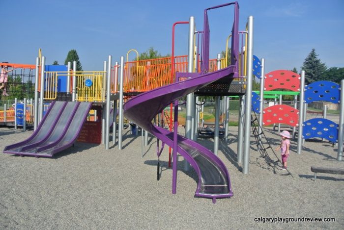 Colingwood School Playground - calgaryplaygroundreview.com