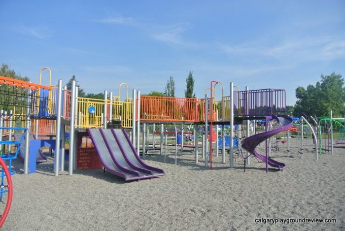 Colingwood School Playground - calgaryplaygroundreview.com