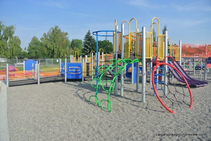 Colingwood School Playground - calgaryplaygroundreview.com