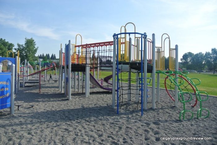 Colingwood School Playground - calgaryplaygroundreview.com