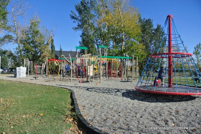 Westmount Playground - calgaryplaygroundreview.com