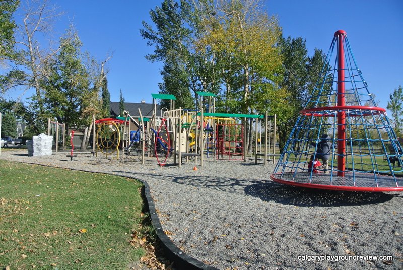 Westmount Playground - calgaryplaygroundreview.com