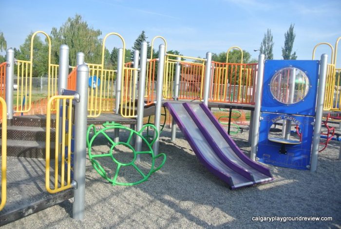 Colingwood School Playground - calgaryplaygroundreview.com