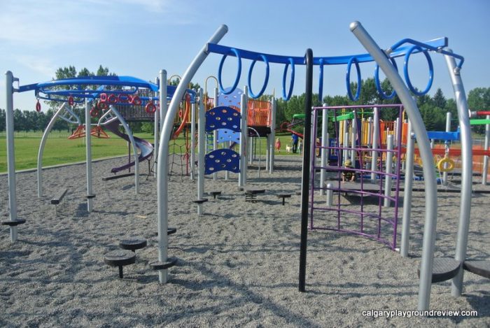 Colingwood School Playground - calgaryplaygroundreview.com