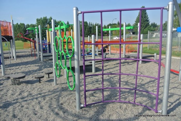 Colingwood School Playground - calgaryplaygroundreview.com