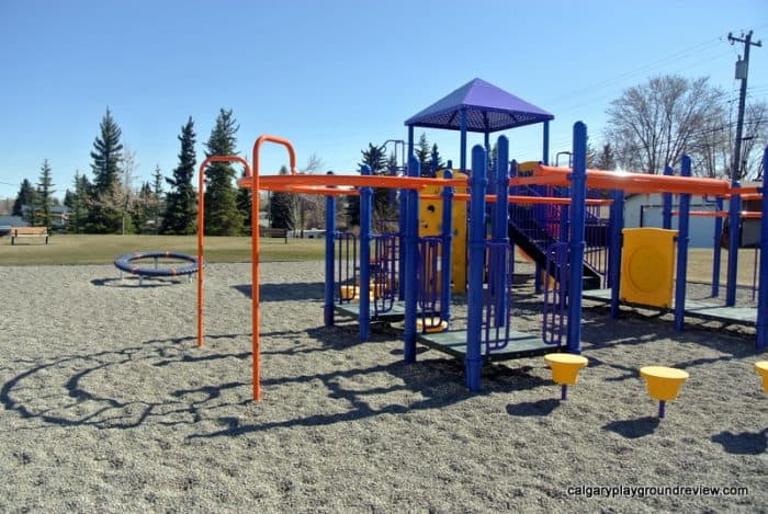 Flint Park Playground - calgaryplaygroundreview.com