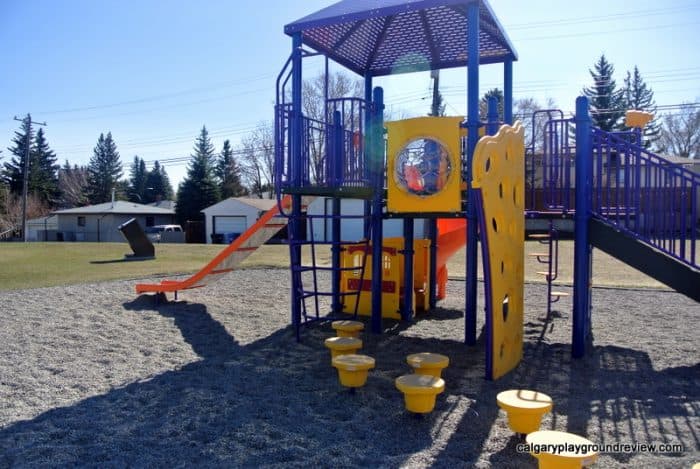 Flint Park Playground - calgaryplaygroundreview.com