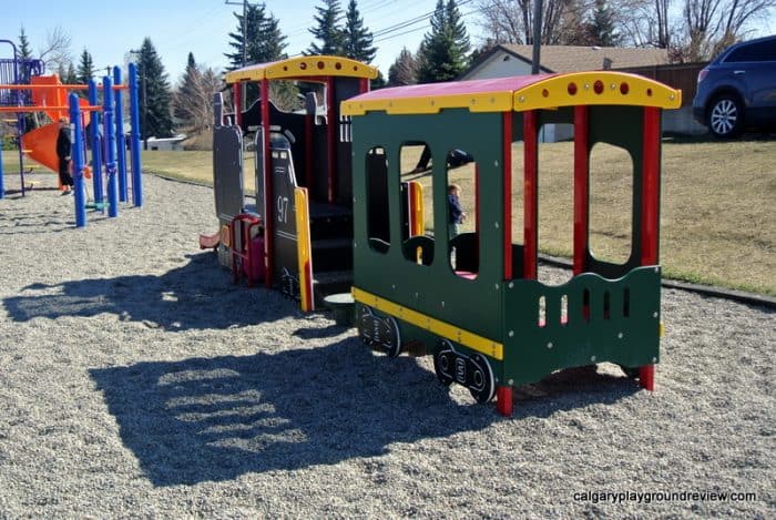 Flint Park Playground - calgaryplaygroundreview.com