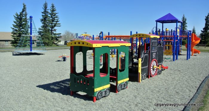 Flint Park Playground - calgaryplaygroundreview.com