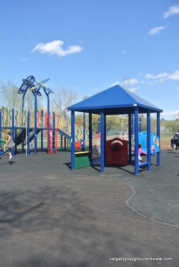 Riley Park Playground - calgaryplaygroundreview.com